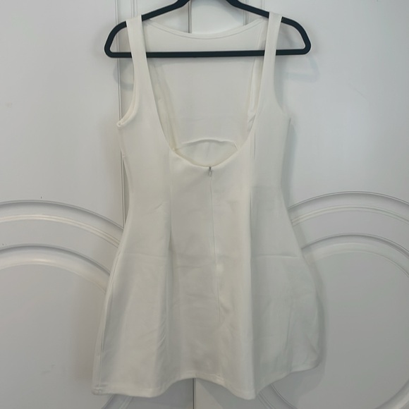 White dress - Picture 3 of 4